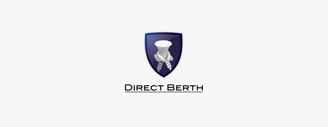 Logo von Direct Berth mit einem Schiffspoller in einem dunkelblauen Schild über dem Firmennamen.